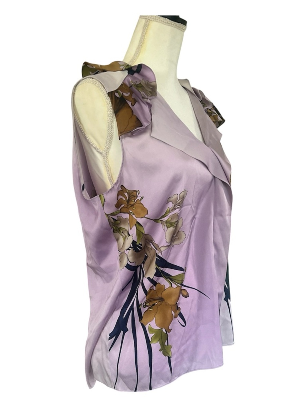 Elie Tahari Floral Silk Ruffle Neck Lavender Blouse Size Large - Picture 3 of 8